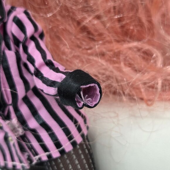 LOL Surprise OMG Winter Chill Big Wig Doll With Long Pink Hair & Black Striped O - Picture 5 of 8